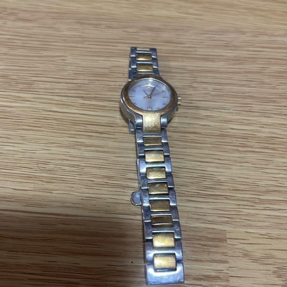 GUCCI SILVER AND GOLD WATCH - Picture 3 of 6